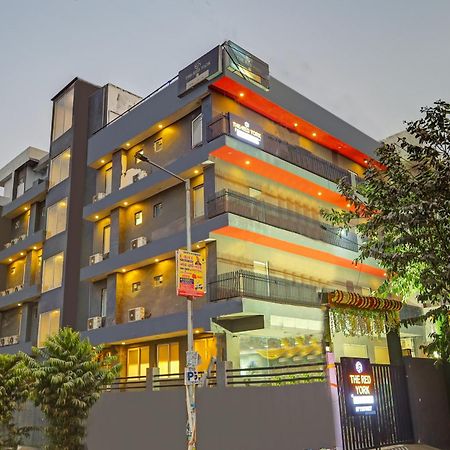 Hotel Red York By Byob Hotels Noida Exterior photo