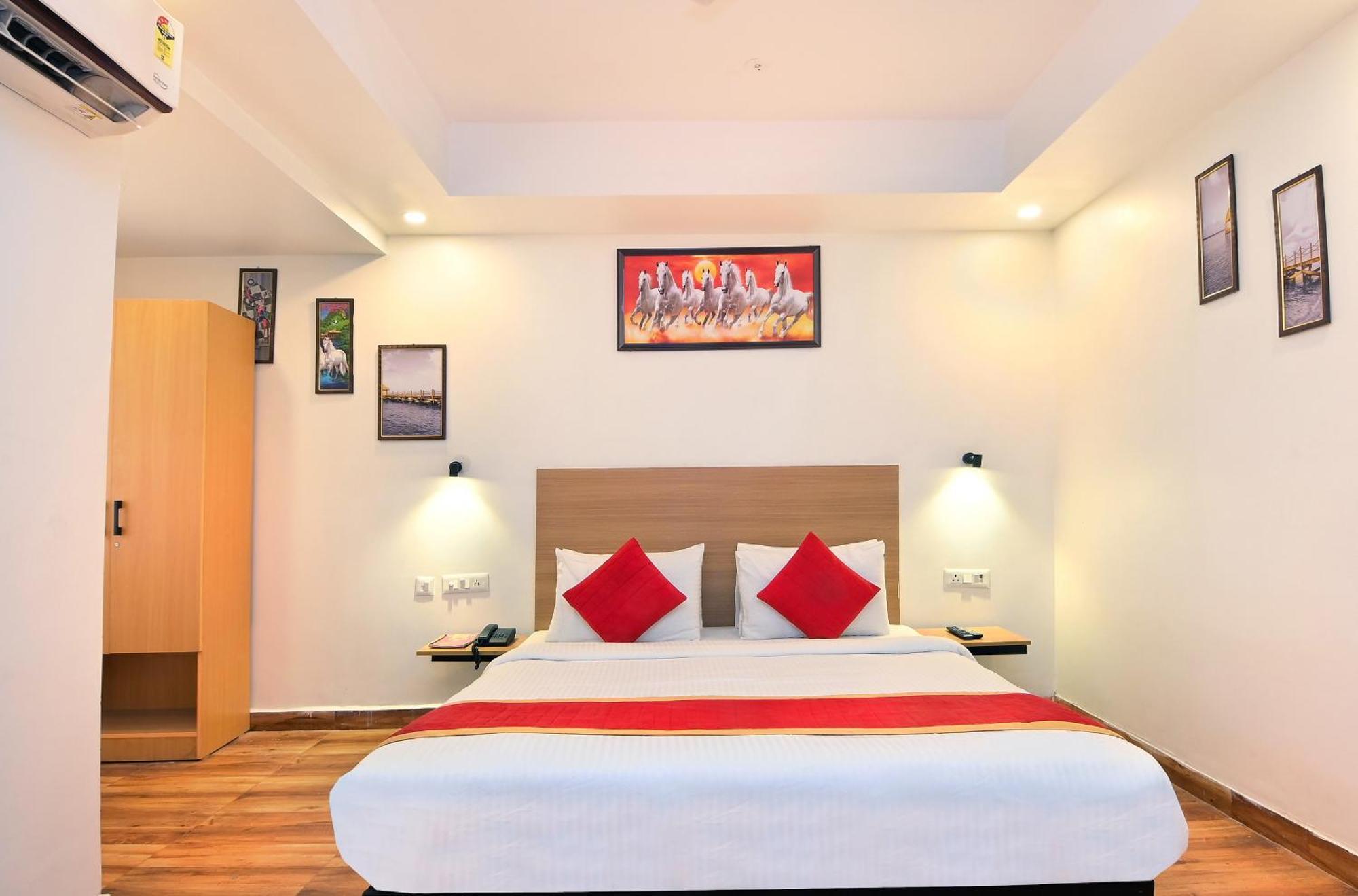 Hotel Red York By Byob Hotels Noida Exterior photo
