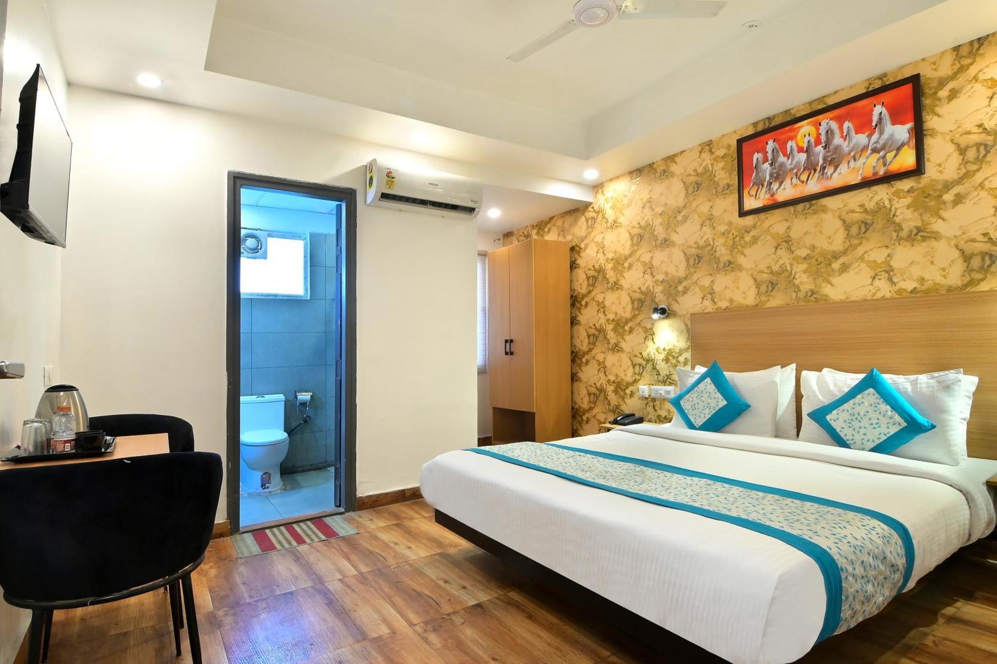 Hotel Red York By Byob Hotels Noida Exterior photo