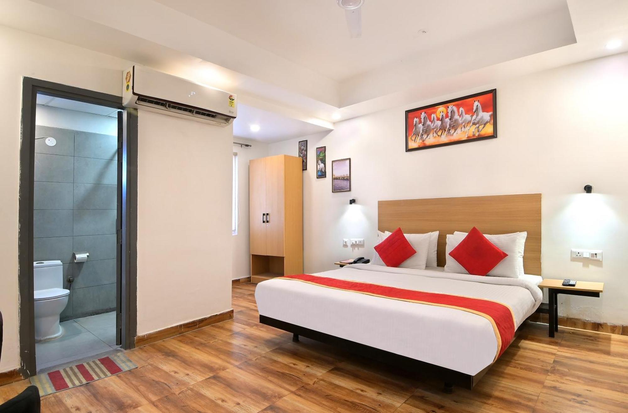 Hotel Red York By Byob Hotels Noida Exterior photo