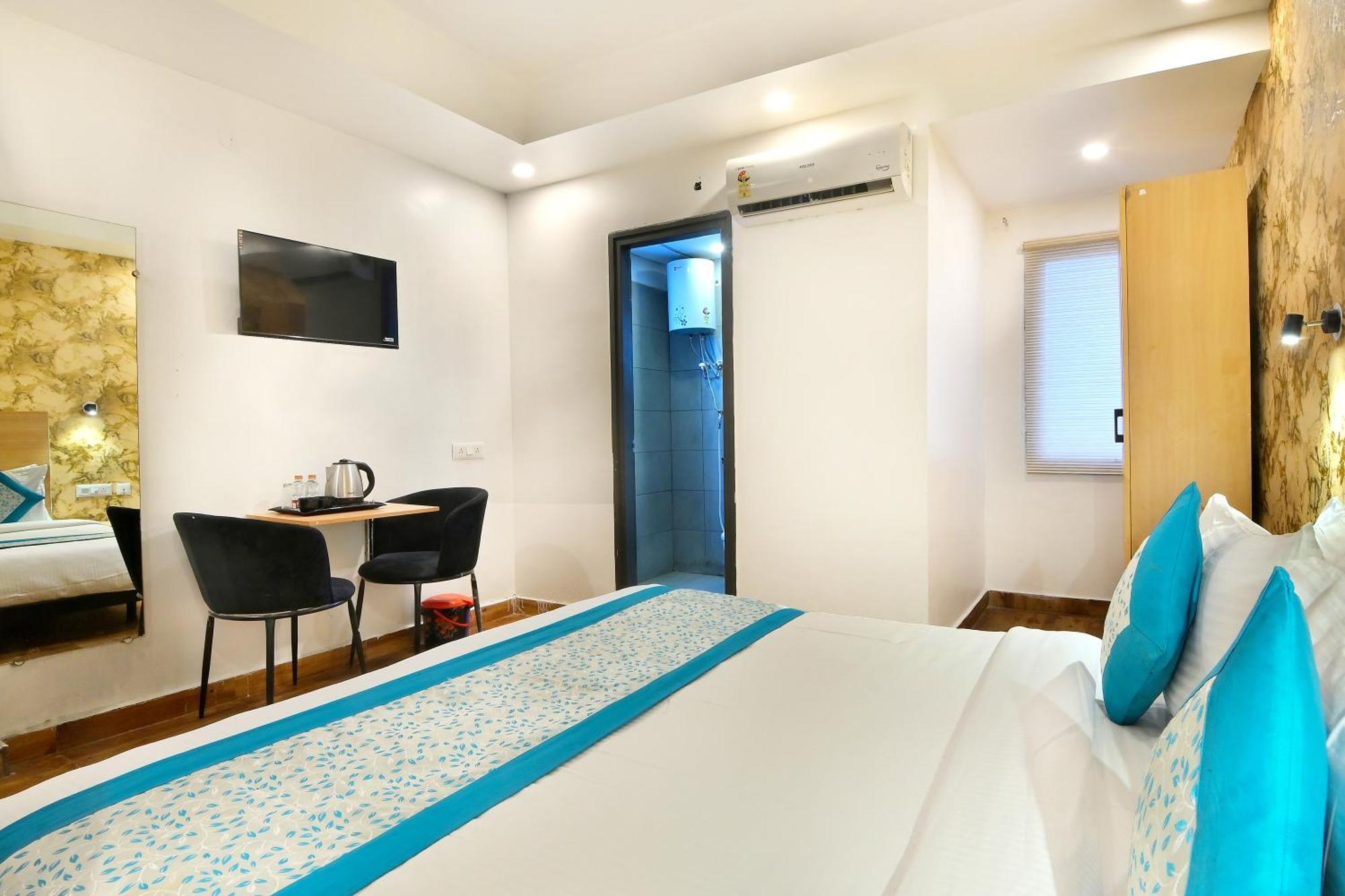 Hotel Red York By Byob Hotels Noida Exterior photo