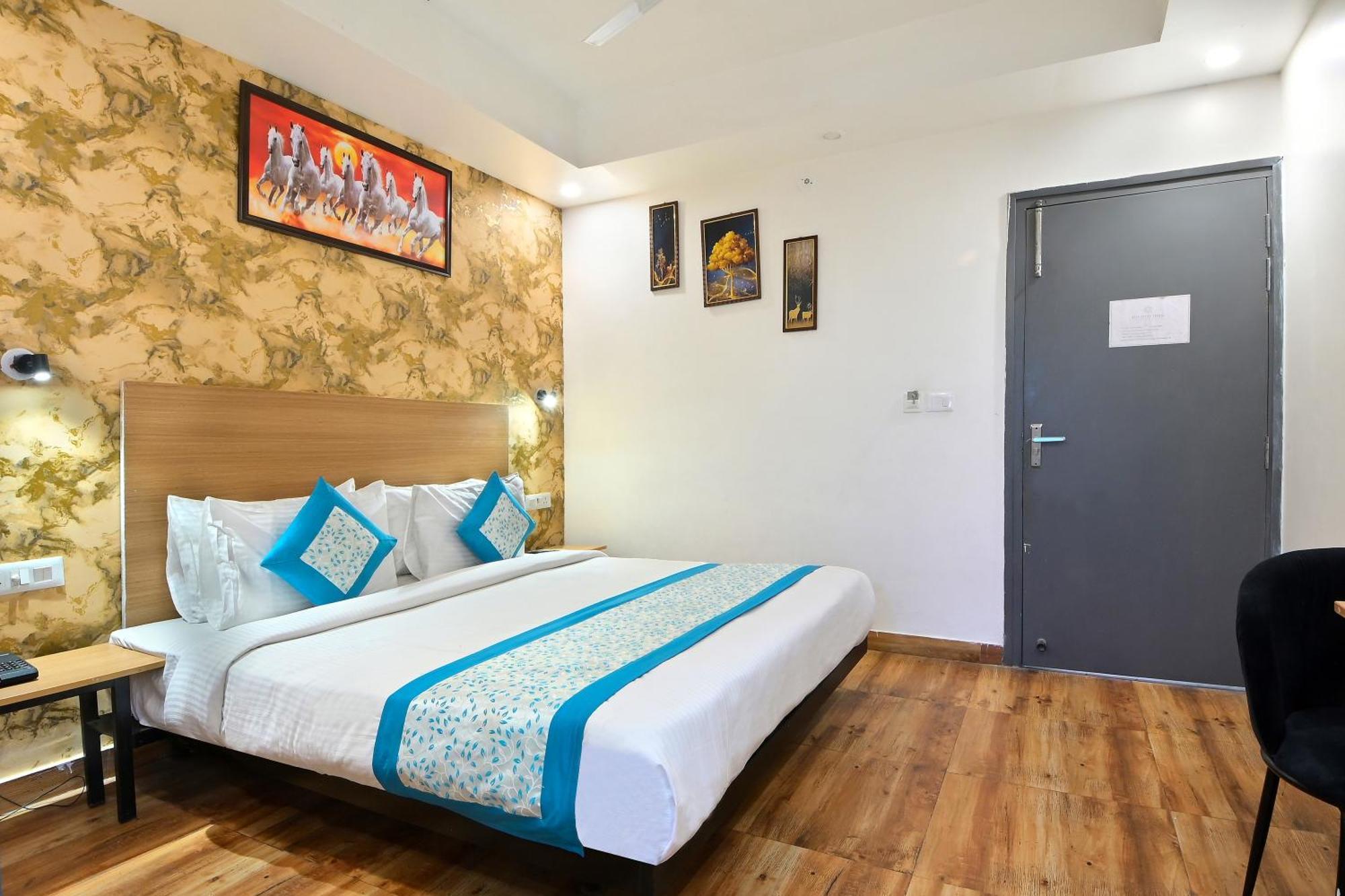 Hotel Red York By Byob Hotels Noida Exterior photo