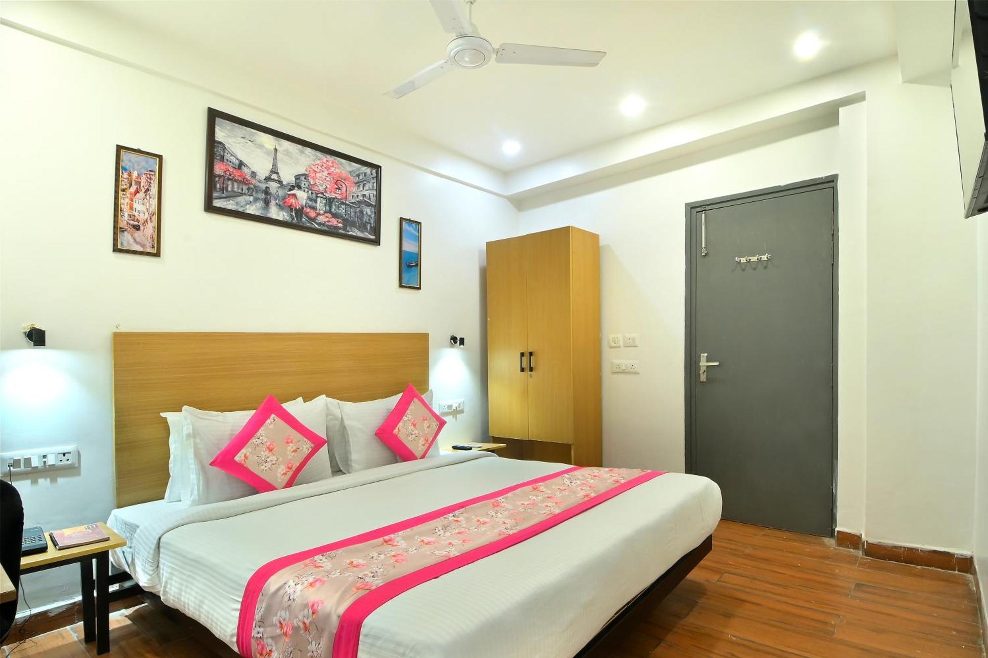 Hotel Red York By Byob Hotels Noida Exterior photo