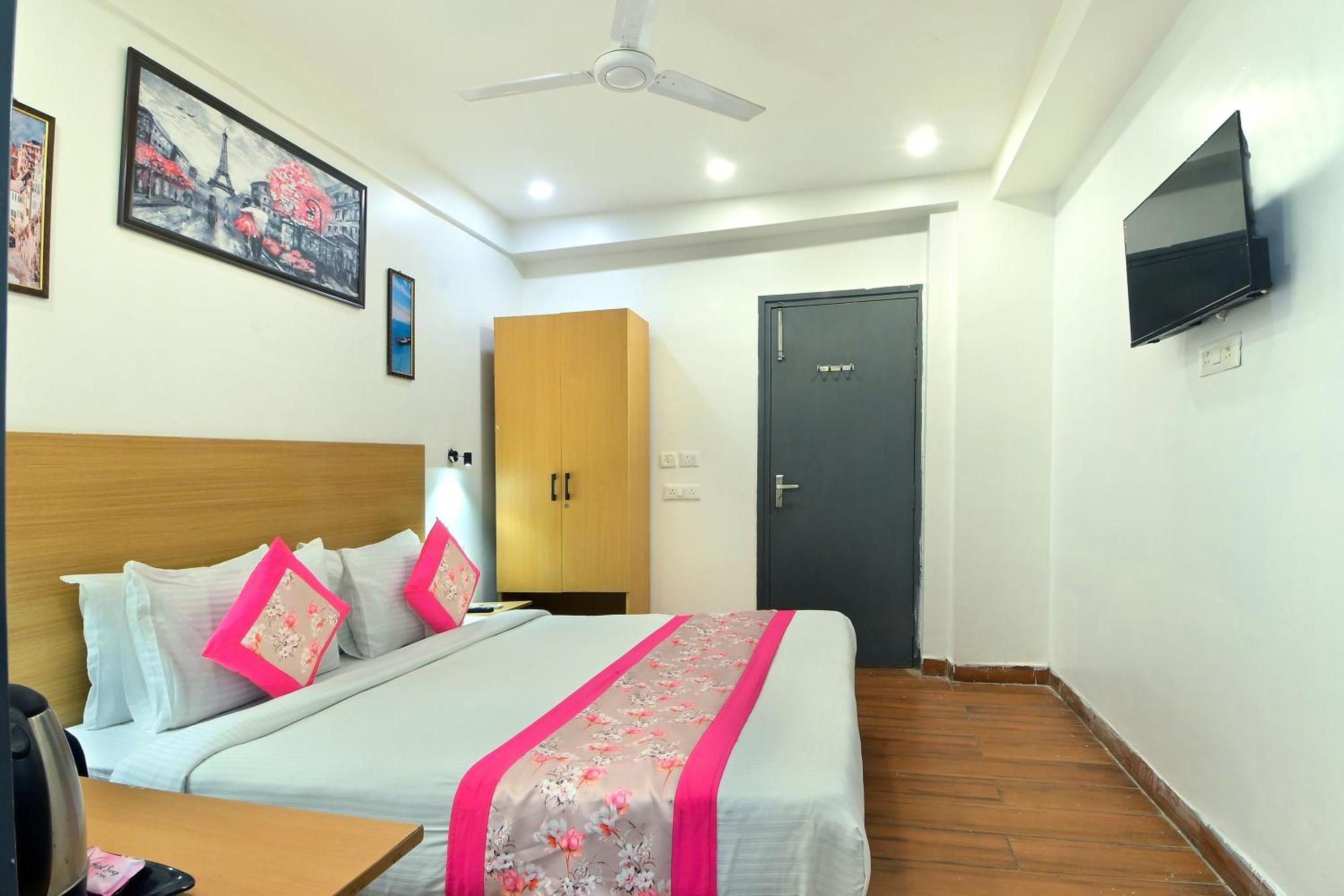 Hotel Red York By Byob Hotels Noida Exterior photo