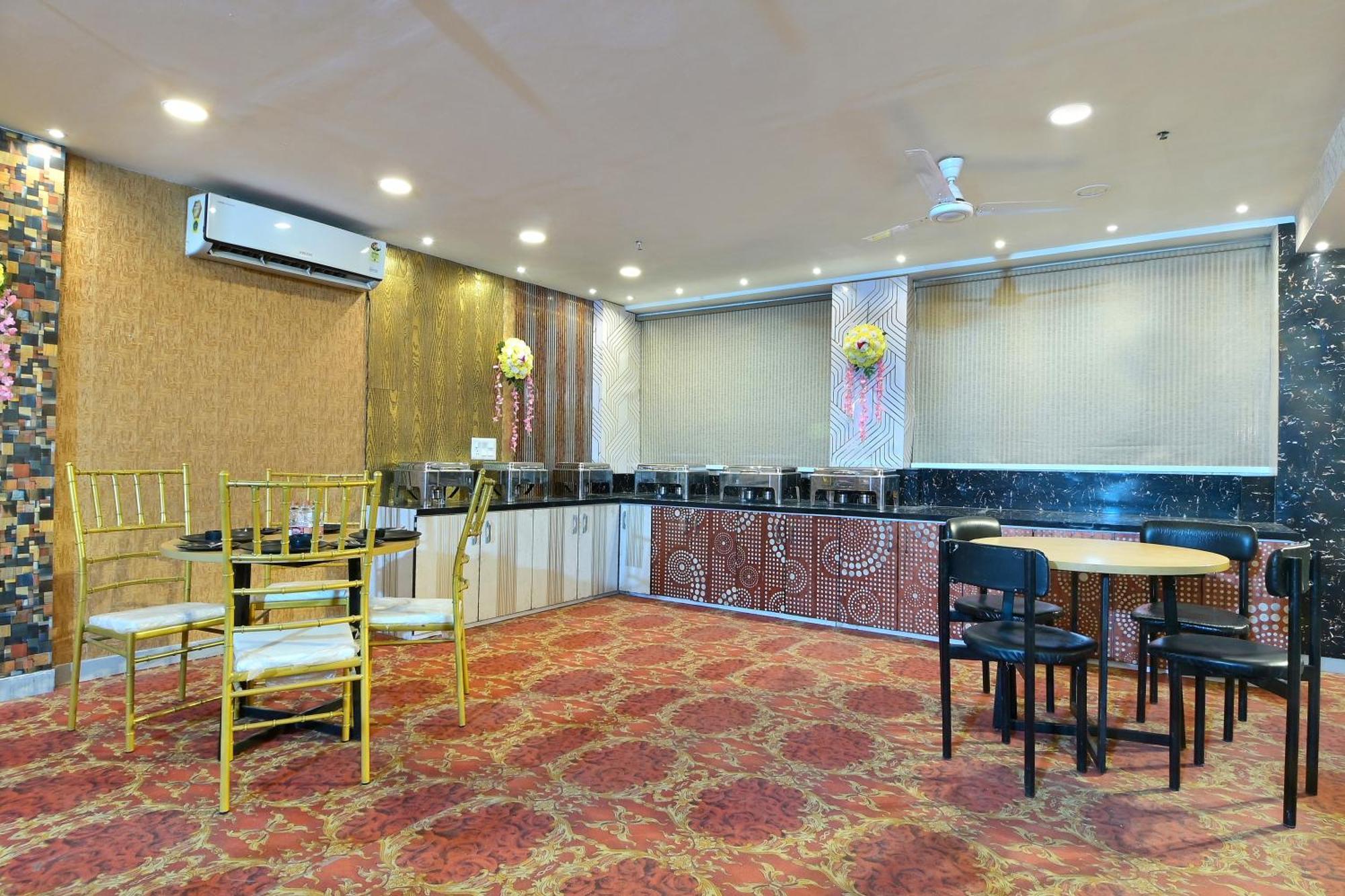 Hotel Red York By Byob Hotels Noida Exterior photo