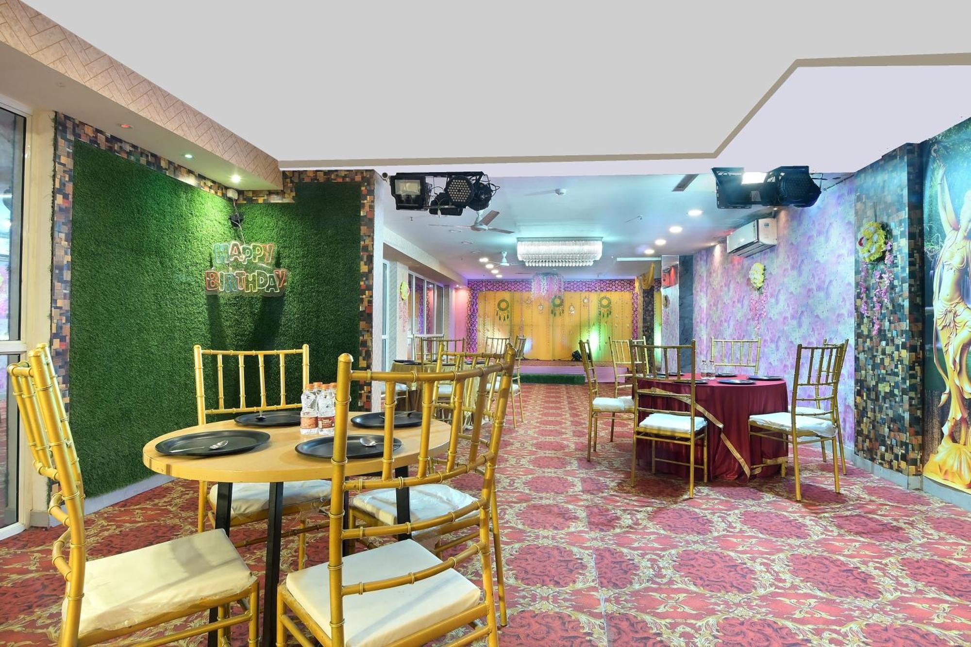 Hotel Red York By Byob Hotels Noida Exterior photo