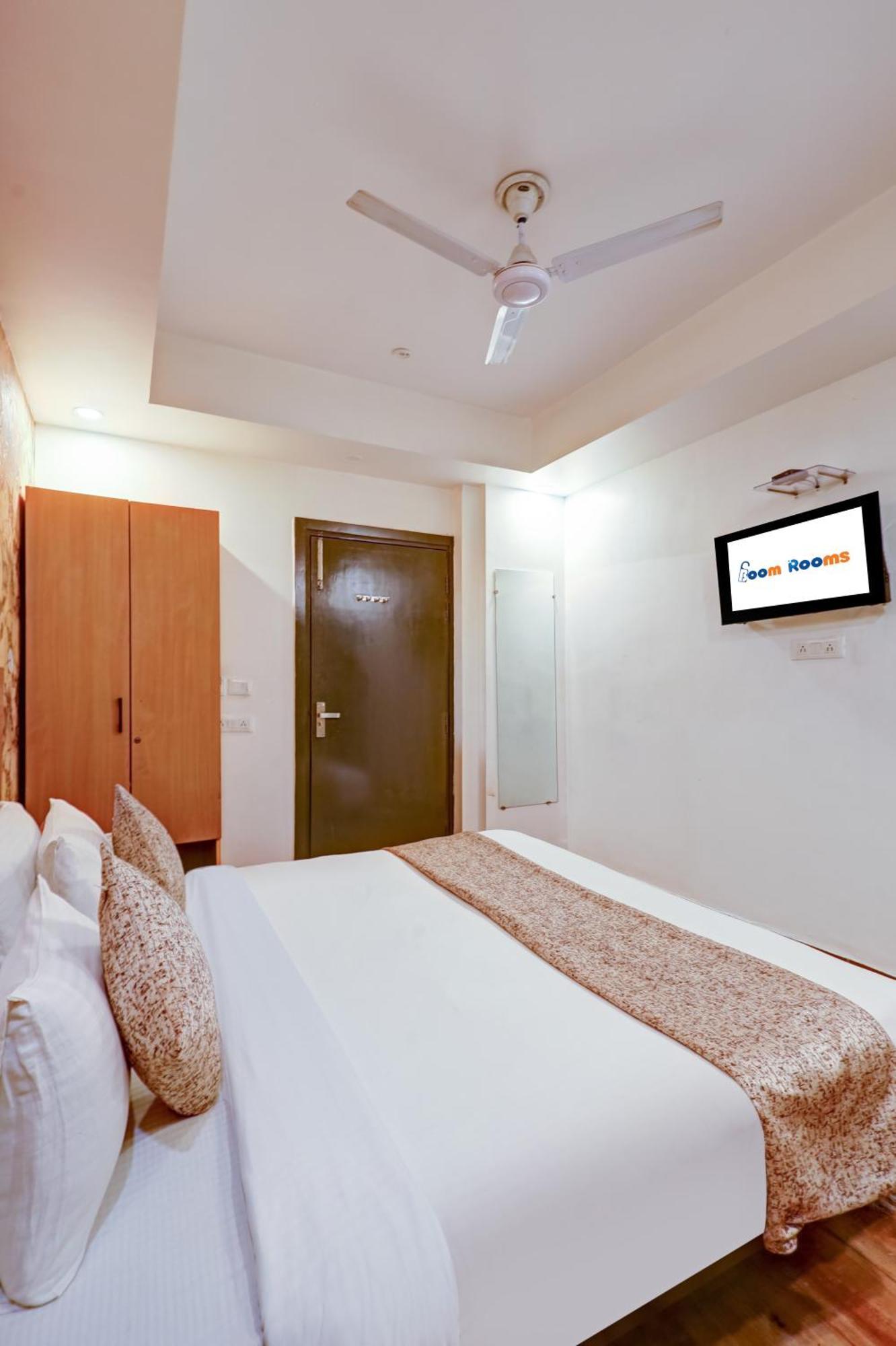 Hotel Red York By Byob Hotels Noida Exterior photo