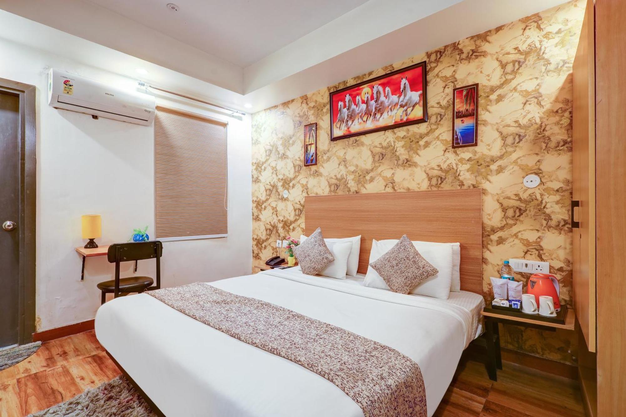 Hotel Red York By Byob Hotels Noida Exterior photo