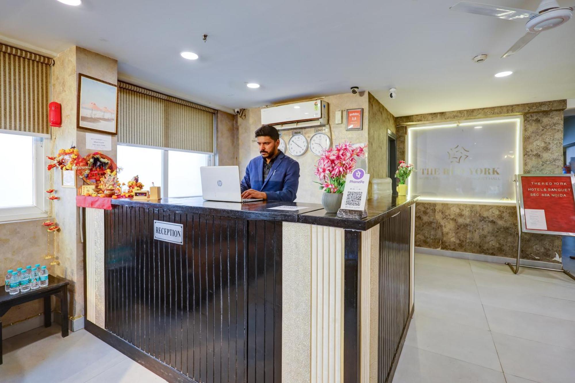 Hotel Red York By Byob Hotels Noida Exterior photo
