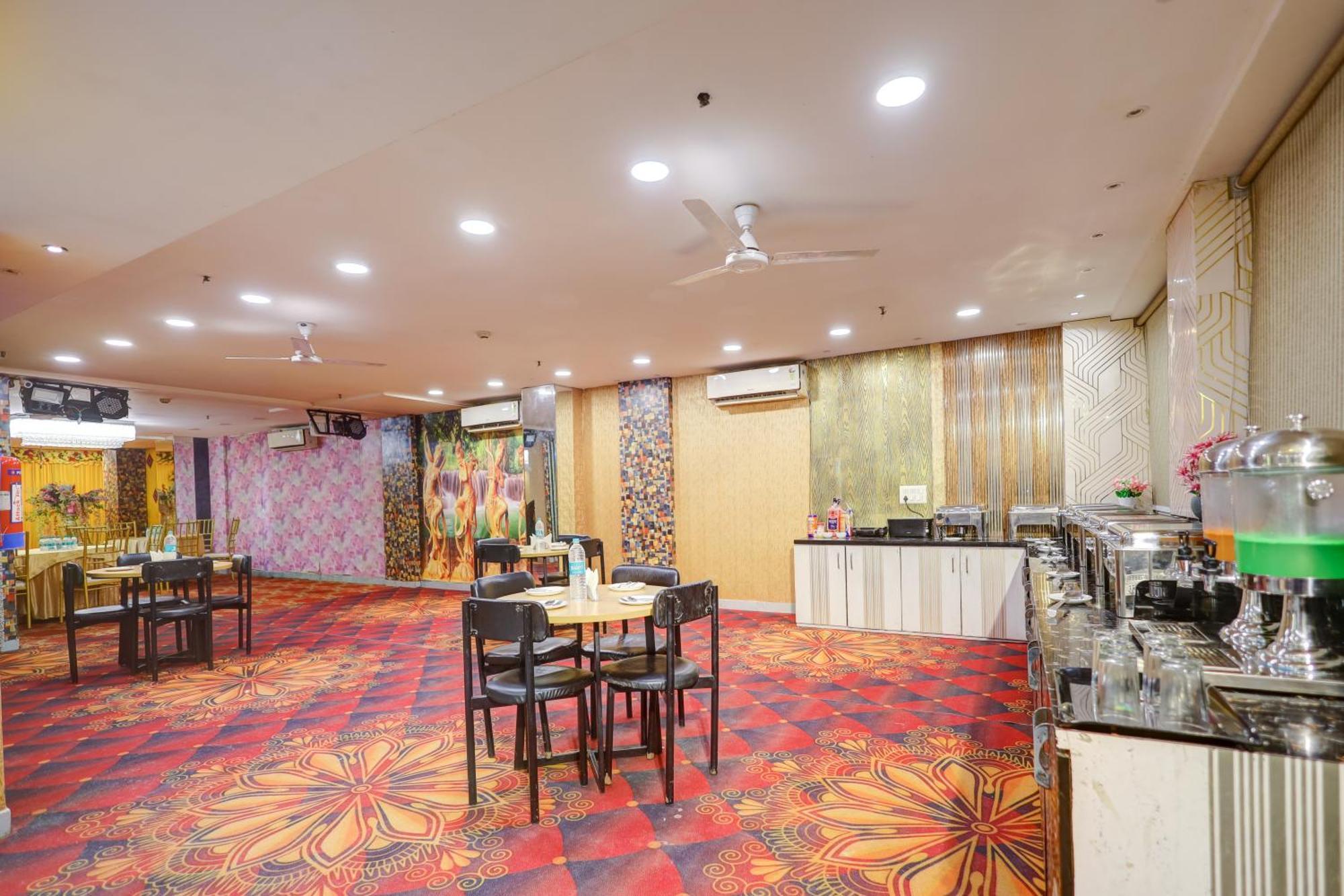 Hotel Red York By Byob Hotels Noida Exterior photo