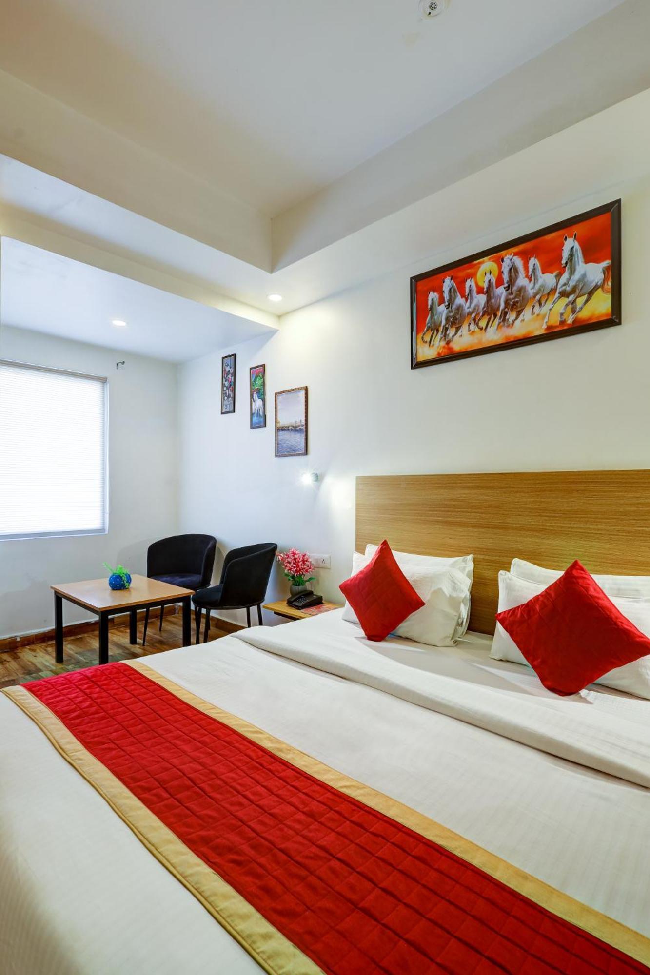 Hotel Red York By Byob Hotels Noida Exterior photo