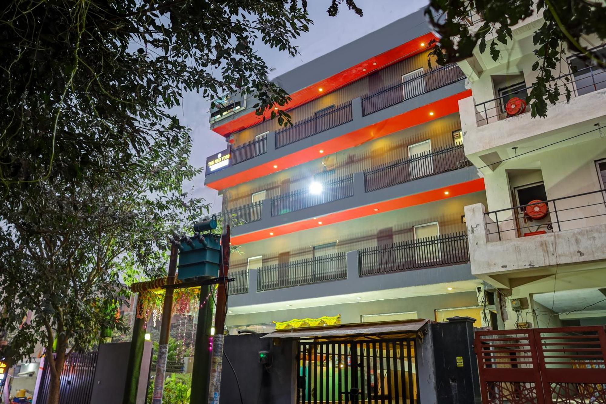 Hotel Red York By Byob Hotels Noida Exterior photo