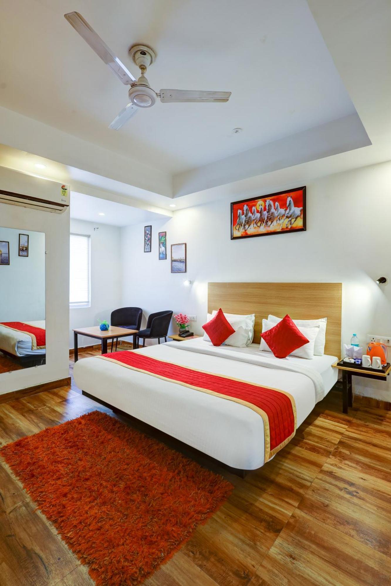 Hotel Red York By Byob Hotels Noida Exterior photo
