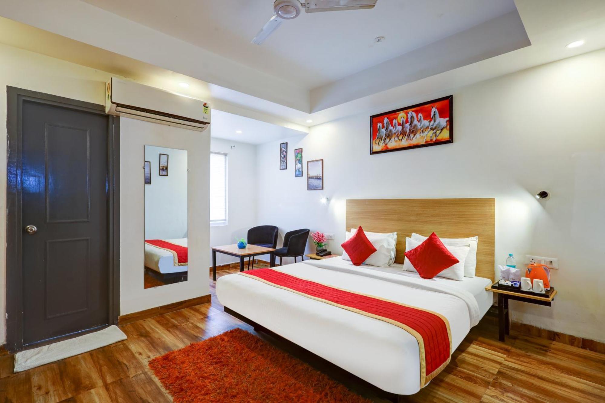 Hotel Red York By Byob Hotels Noida Exterior photo